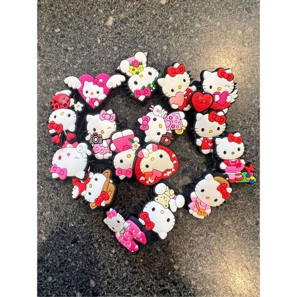 6 Hello Kitty random shoe charms - Picture 9 of 10